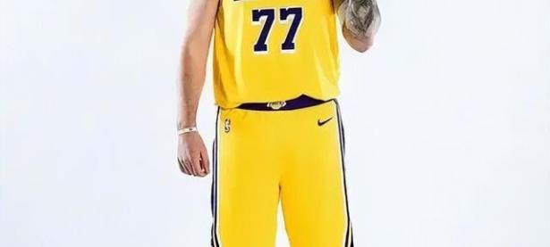 爵士复出首战，东契奇状态火爆，迎来胜利成为焦点！