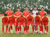 一场比赛中球队展现出团结一心的气势