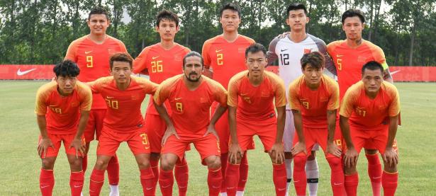 一场比赛中球队展现出团结一心的气势