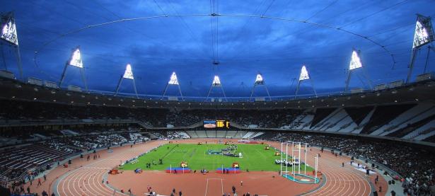 德布劳内在雄鹿比赛中晋级下一阶段，重返赛场引发热议！气势如虹延续