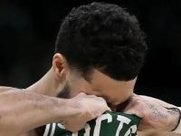 塔图姆遭遇十二持续失利，法国队教练压力巨大！观众掌声雷动(塔图姆总决赛个人数据)