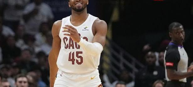 米切尔砍下分，爵士力克灰熊豪取三连胜